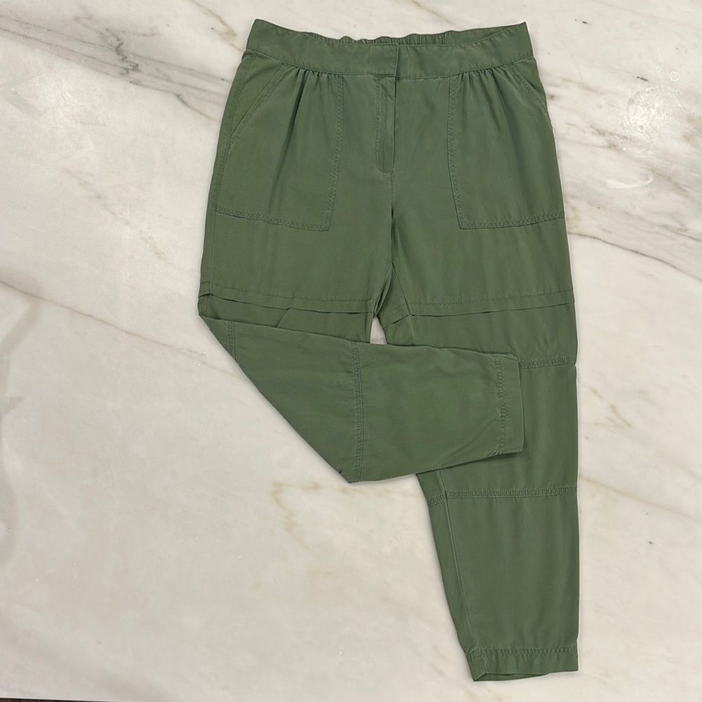 ELIZABETH and JAMES 100% silk green pants joggers in women’s size 10.